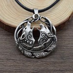 Necklace wolf and she wolf howling at the moon - Viking Jewelry - Animal Totem of Courage and Strength - Tribal Symbol Celtic Rune Hunting - Original Gift Unisex Male Woman